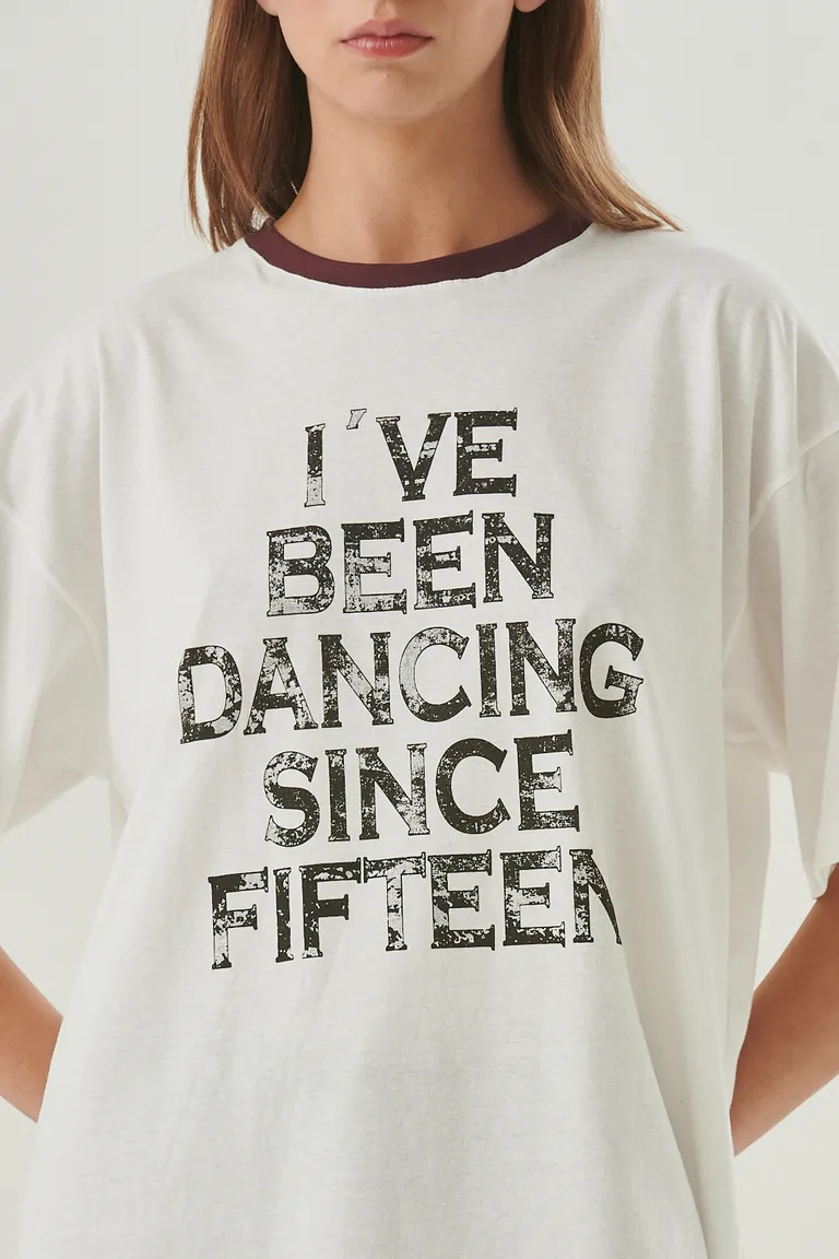 Remera blanca oversized con estampa gráfica y frase inspiradora de Sweet en Remeras para argentina