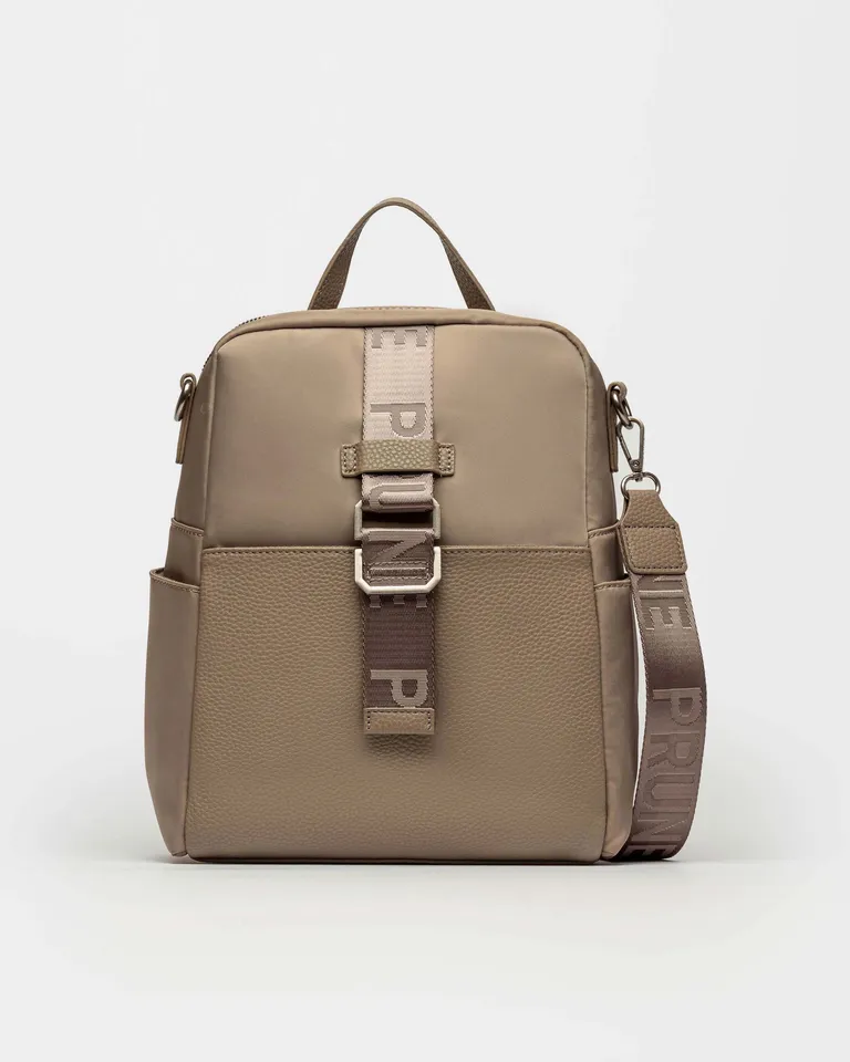 Mochila Anake de nylon con detalles funcionales y combinación de texturas de Prüne en Mochilas para argentina