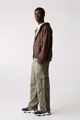 Cargo con costuras de Pull&Bear en Pantalones para argentina
