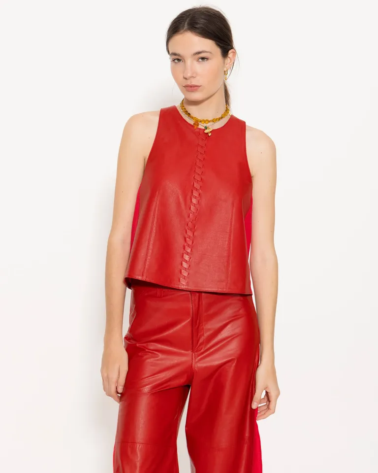 Top de cuero rojo con trenzado y espalda cruzada de Jazmin Chebar en Tops para argentina