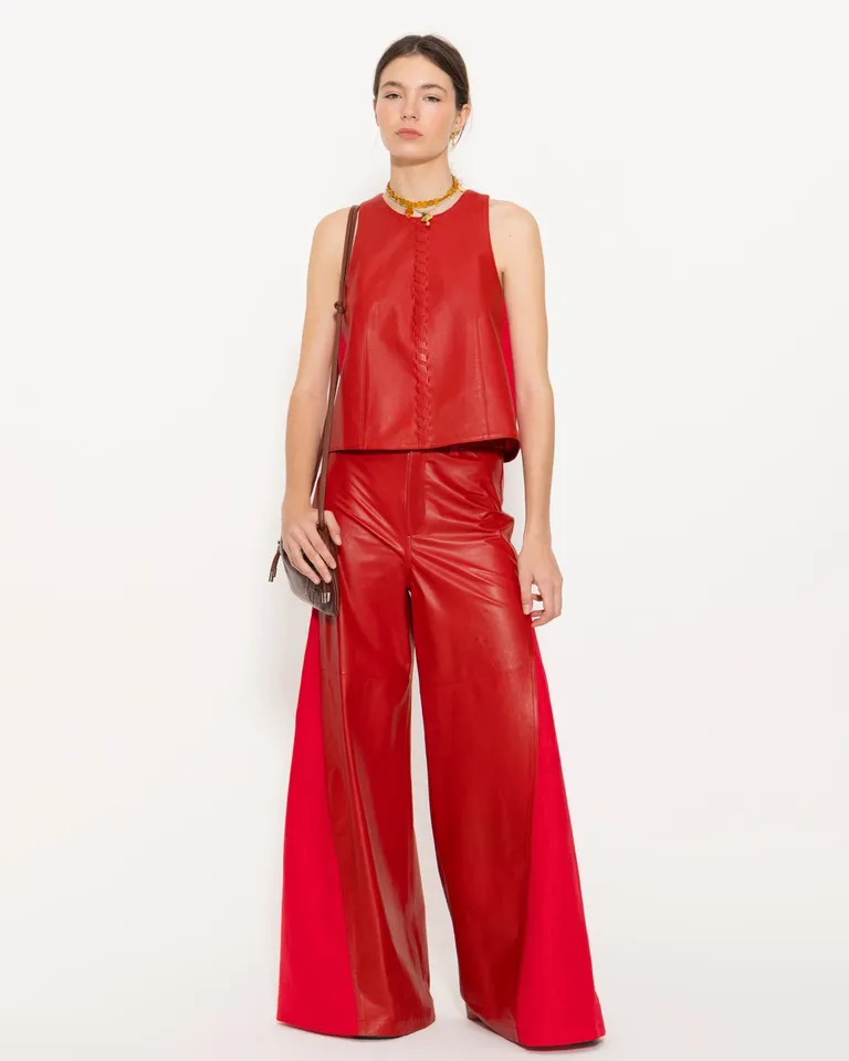 Top de cuero rojo con trenzado y espalda cruzada de Jazmin Chebar en Tops para argentina