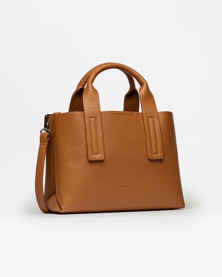 Cartera de mano Gaia en efecto cuero graneado con múltiples divisiones y cierre central de Prüne en Bolsos y Carteras para argentina