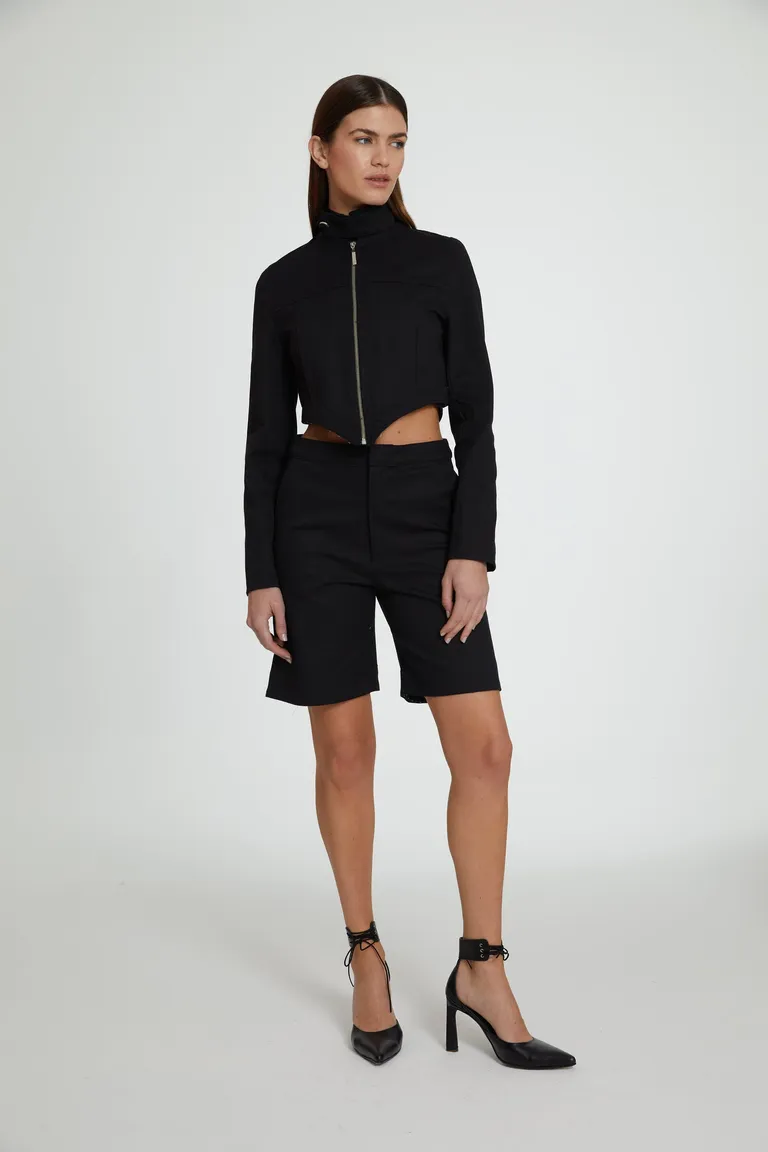 Short de gabardina negro con corte sastre y bolsillos laterales de Naíma en Shorts para argentina