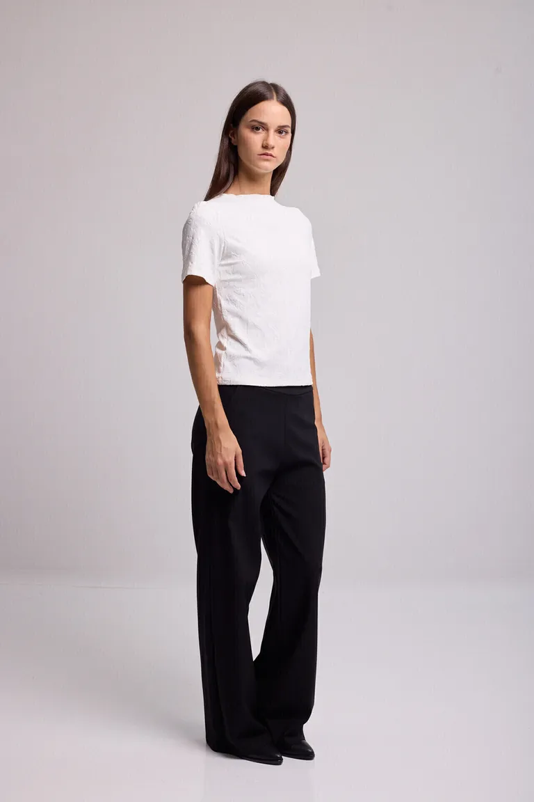 Remera de mangas cortas con textura jacquard y detalle en el cuello de Kill en Remeras para argentina