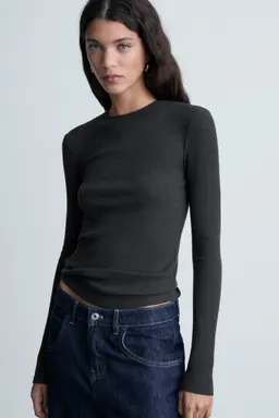 Remera manga larga canalé de Mango en Remeras para argentina
