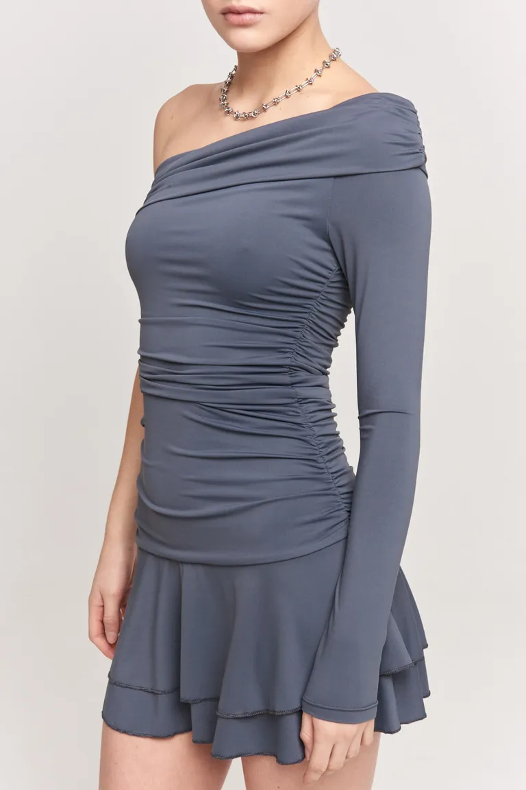 Vestido de un solo hombro de microfibra con frunce en la cintura de 47 Street en Vestidos para argentina