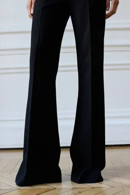 Pantalón acampanado tiro alto de Mango en Pantalones para argentina