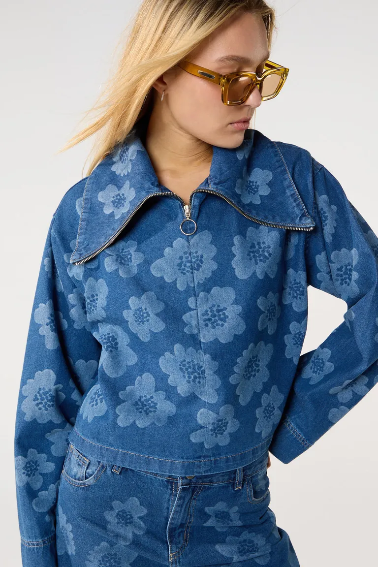 Buzo de denim azul oversize con detalles láser y ajuste de cuello de Cuesta Blanca en Buzos y Sweaters para argentina