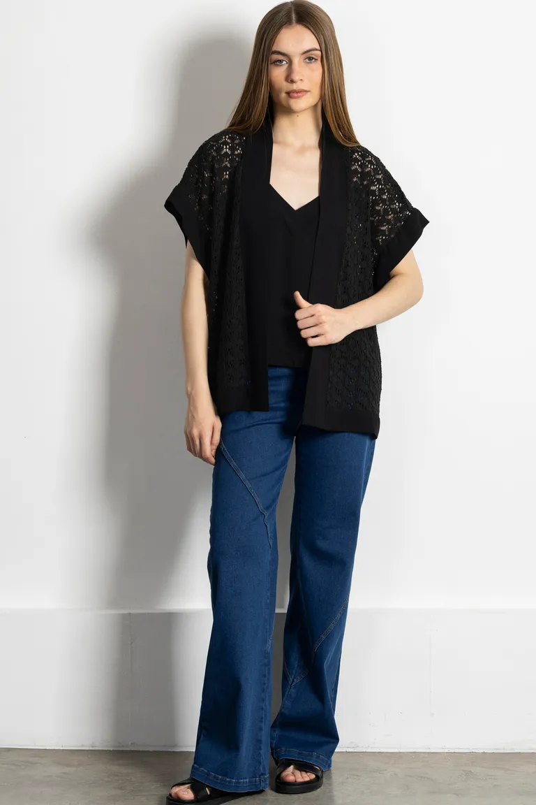 Prenda de vestir negra de manga corta con diseño de encaje de Kill en Capas y Ponchos para argentina
