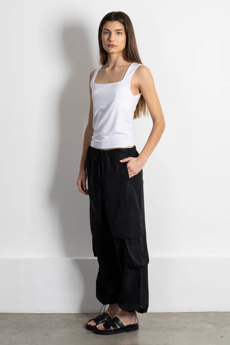 Pantalón recto femenino con bolsillos y recortes en las rodillas de Kill en Pantalones para argentina