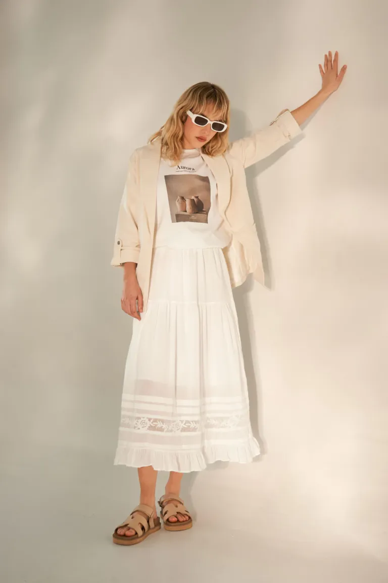 Vestido blanco bordado de diseño elegante y versátil para mujer de Apricot en Vestidos para argentina