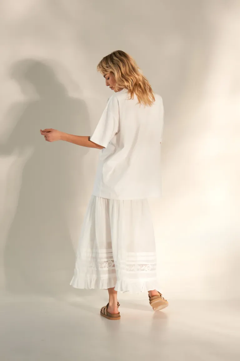 Vestido blanco bordado de diseño elegante y versátil para mujer de Apricot en Vestidos para argentina