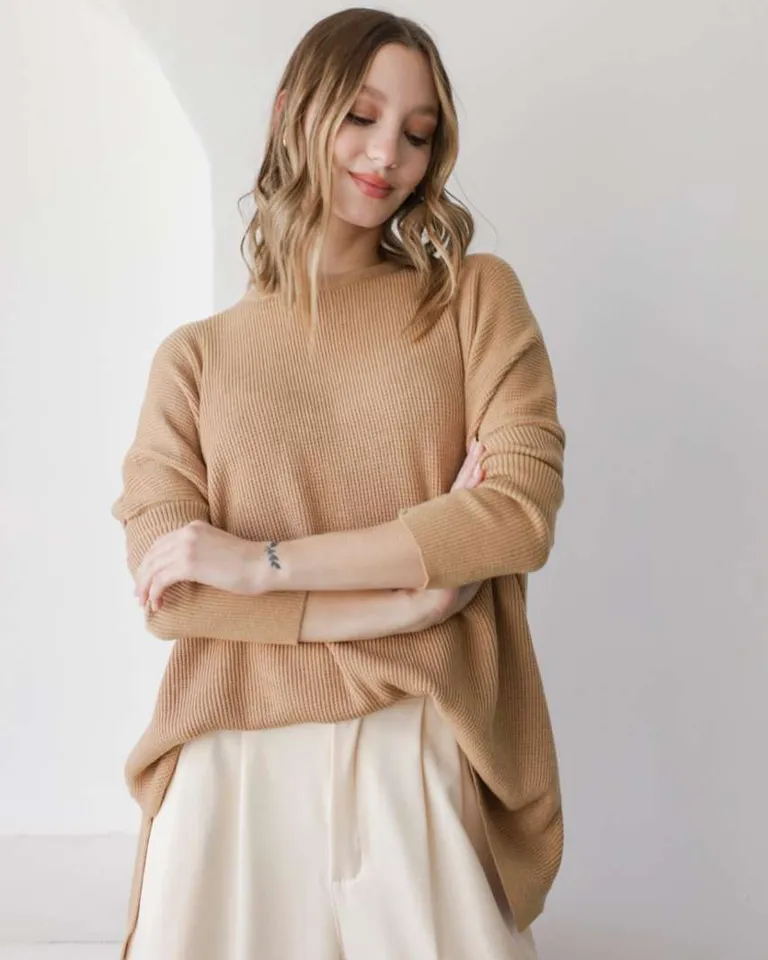 Elegante y versátil sweater para mujer, ideal para looks de día a día de Hesed en Buzos y Sweaters para argentina