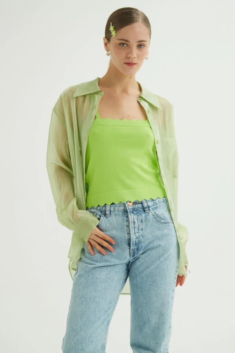 Camisa oversize de organza con brillo tornasolado y detalles sofisticados de Las Pepas en Camisas para argentina