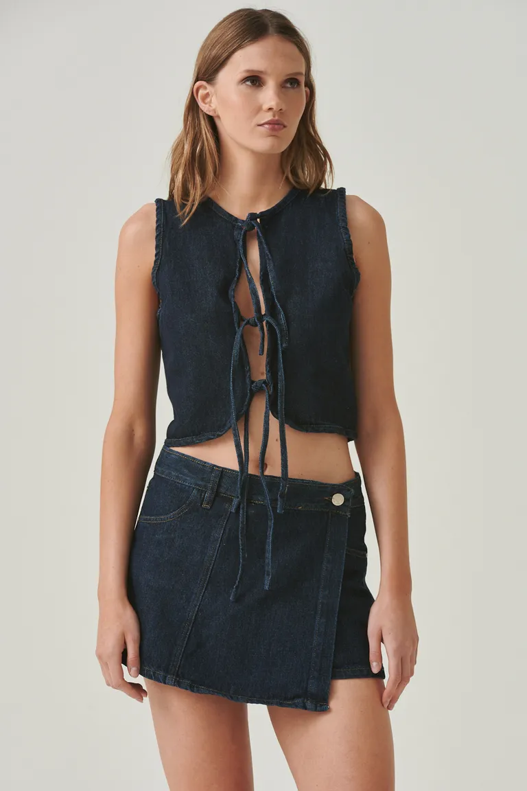 Top fiyi de denim con escote redondo y frente abierto de cierre con lazos de Sweet en Tops para argentina