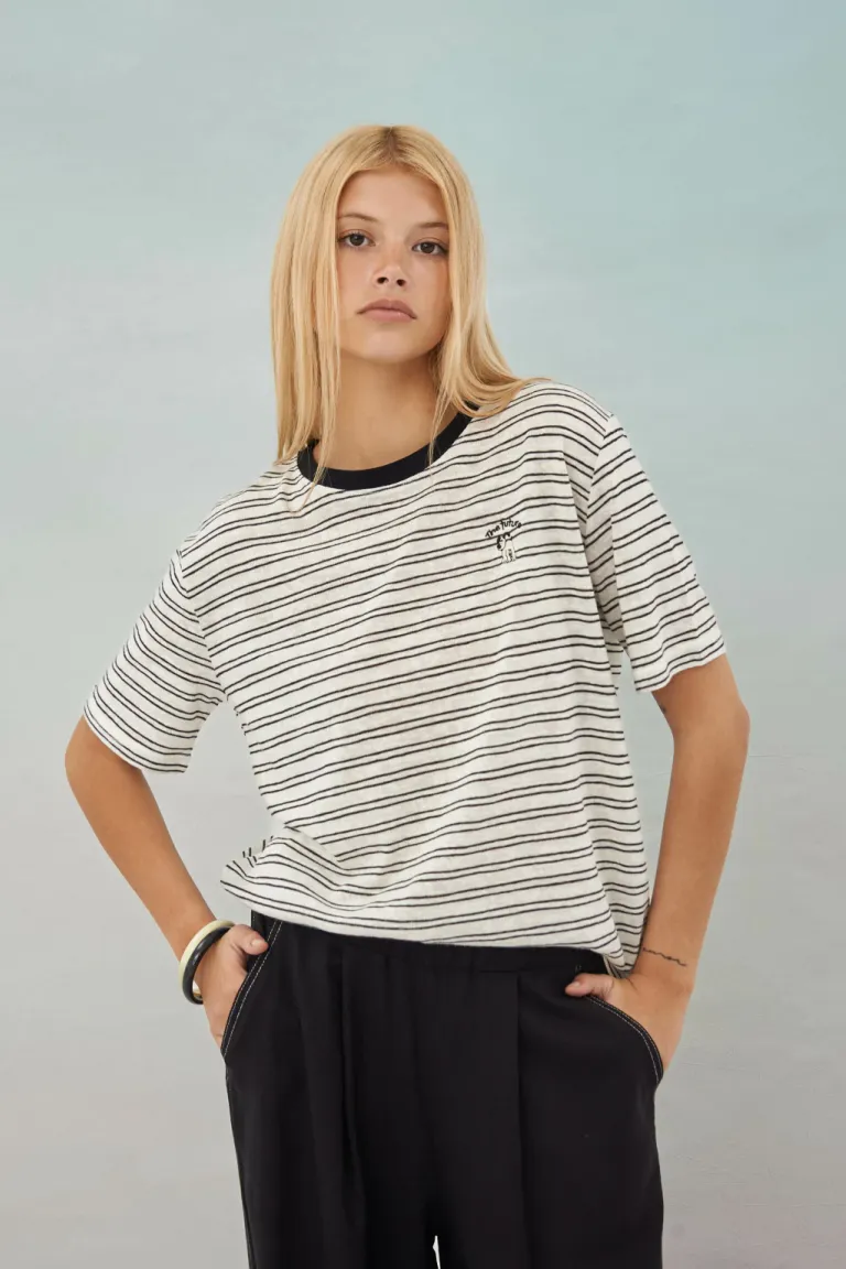 Remera de estilo casual con diseño de rayas en tonos neutros para mujer de Apricot en Remeras para argentina