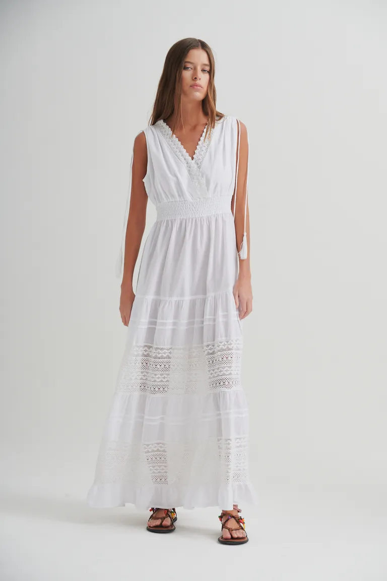 Vestido de algodón blanco con detalles de encaje y volados, escote cruzado y cintura realzada de Sweet en Vestidos para argentina