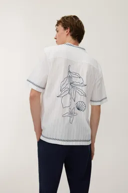 Camisa resort con bordados de Lefties en Camisas para argentina