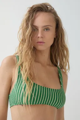 Top bikini textura rayas de Mango en Swimwear y Beachwear para argentina