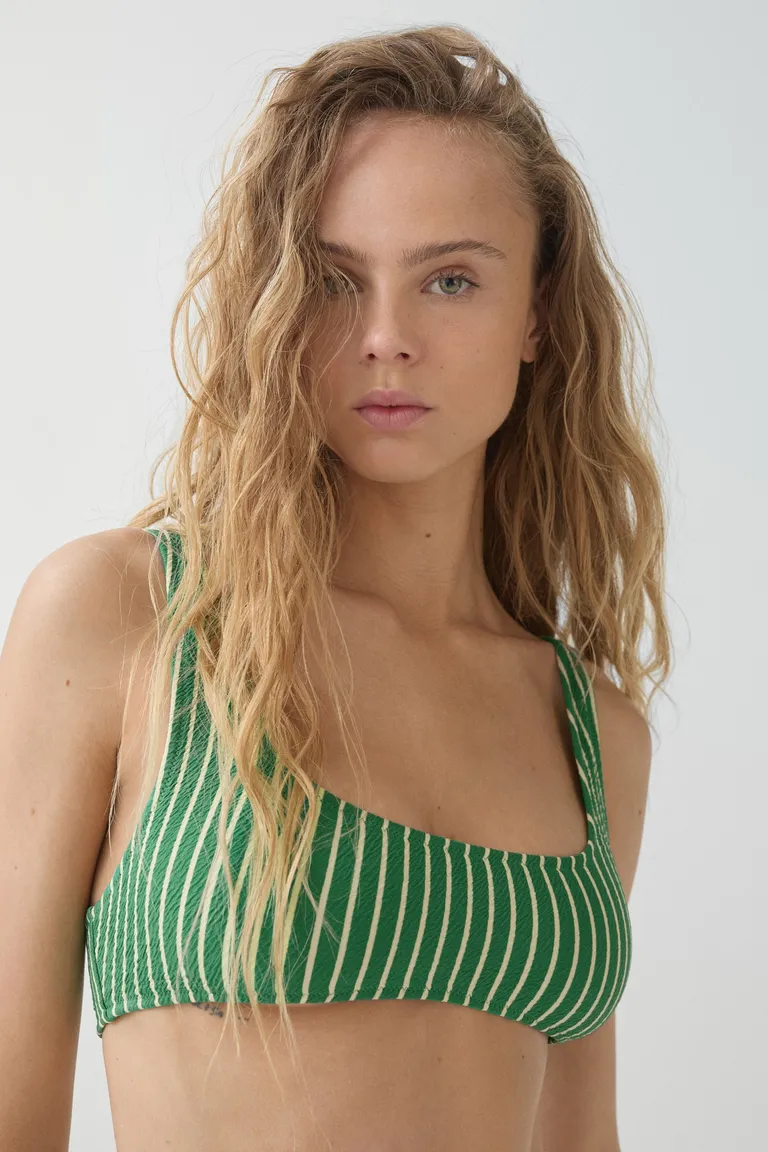 Top bikini textura rayas de Mango en Swimwear y Beachwear para argentina