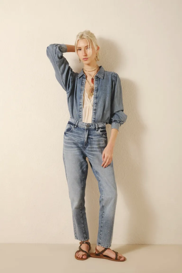 Pantalones jean de tiro medio-alto y pierna recta con bordado de alas en los bolsillos de Rapsodia en Pantalones para argentina