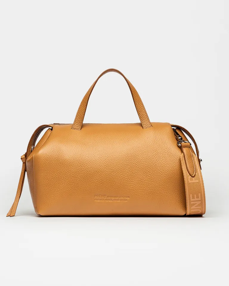 Cartera de mano resort estilo bowling bag en cuero graneado de Prüne en Bolsos y Carteras para argentina