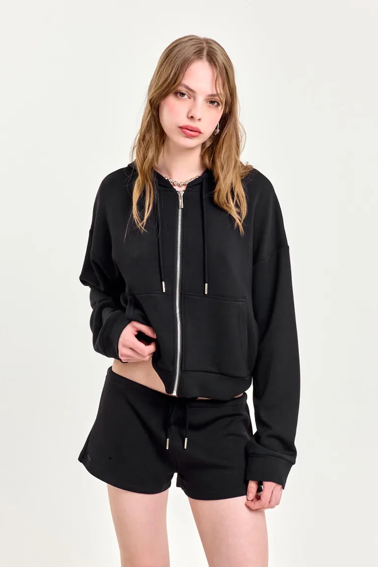 Shorts básico de tiro bajo con detalles distintivos para un estilo casual y urbano de 47 Street en Shorts para argentina