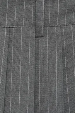 Falda pantalón tableada diplomática de Mango en Faldas para argentina
