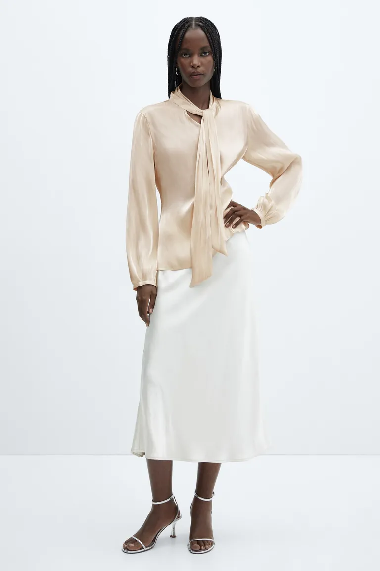Blusa satinada lazo cuello de Mango en Blusas para argentina