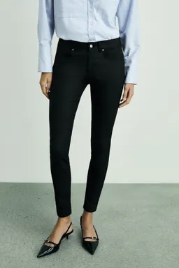Jeans skinny pushup encerados de Mango en Pantalones para argentina