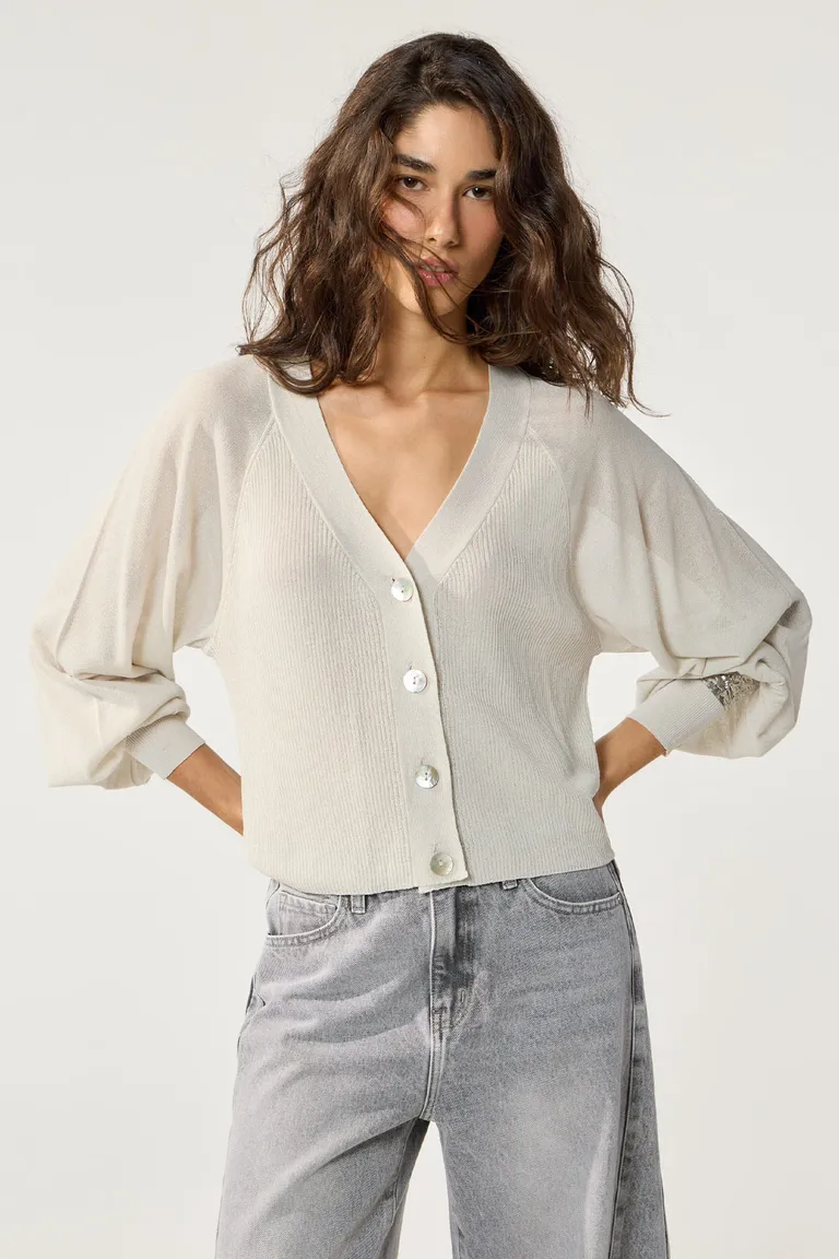 Cardigan de tejido morley con mangas abuchonadas y escote en V de Cuesta Blanca en Buzos y Sweaters para argentina