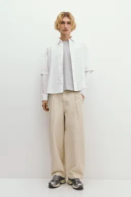 Pantalón pinzas botones cintura de Pull&Bear en Pantalones para argentina