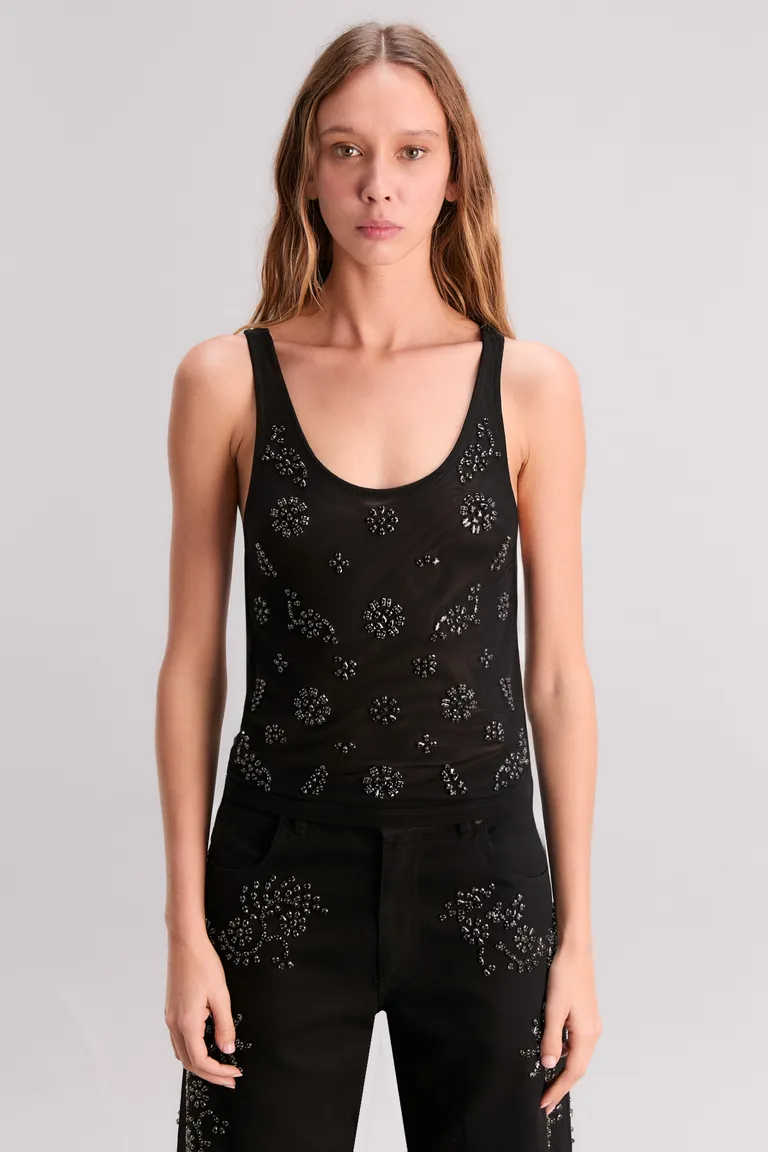 Musculosa con piedras incrustadas diseño exclusivo slim fit escote redondo de Kosiuko en Tops para argentina