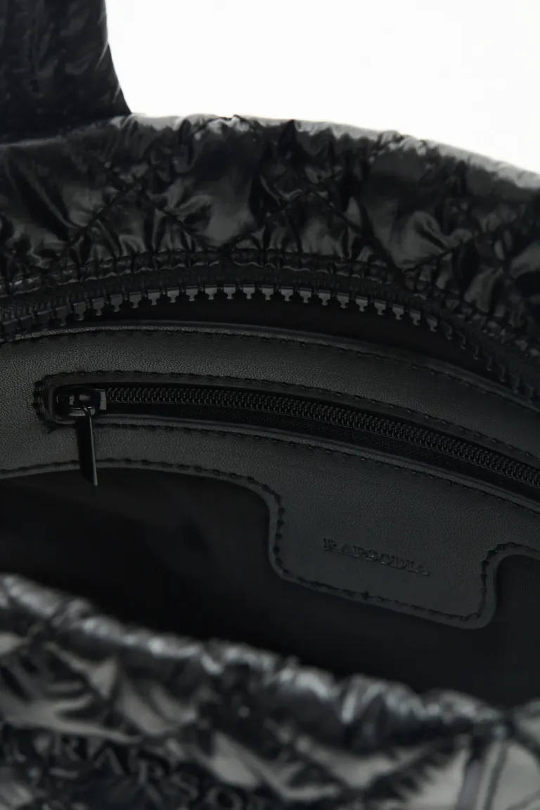 Cartera tote mini matelassé en color negro, perfecta para el día a día de Rapsodia en Bolsos y Carteras para argentina
