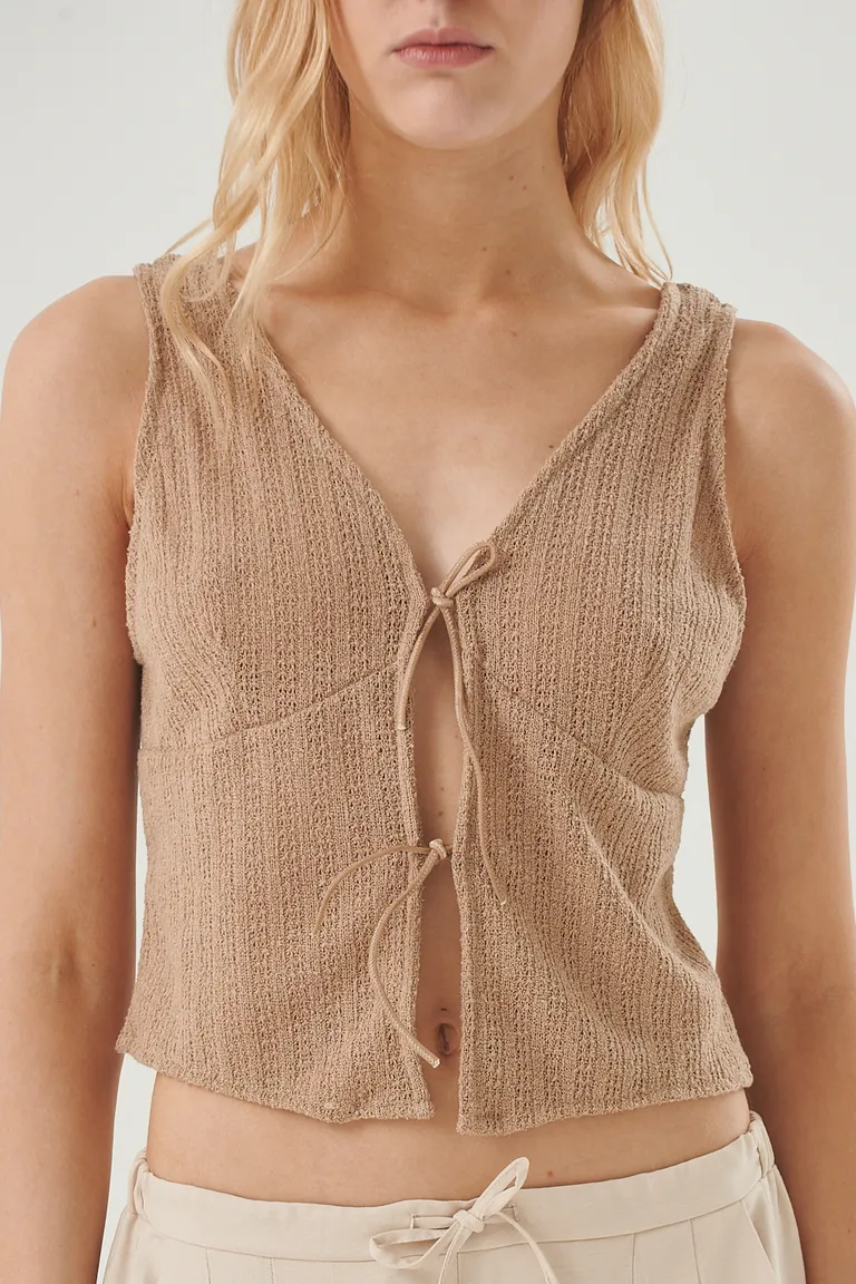 Top sin mangas con escote en V y lazos delanteros para un look fresco y elegante de Sweet en Tops para argentina