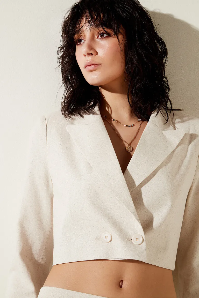 Blazer sastrero corto cruzado con solapas y cierre frontal de dos botones para mujer de Cuesta Blanca en Blazers para argentina