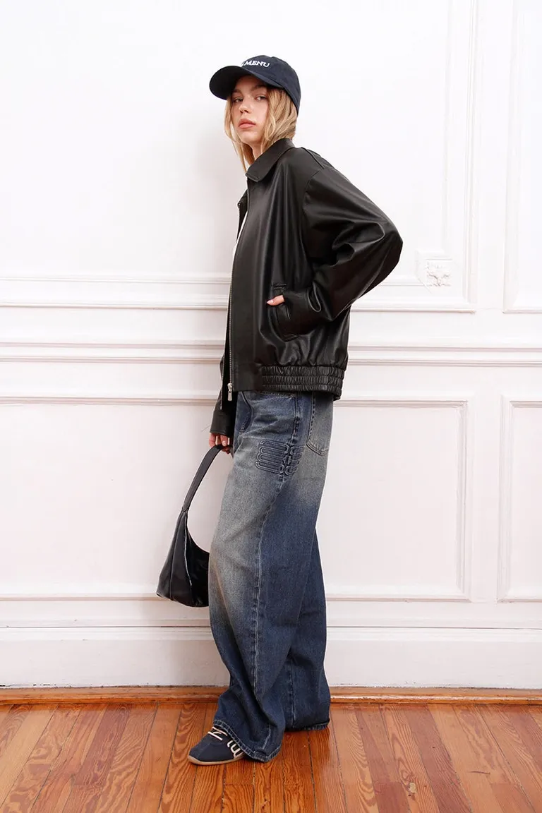 Campera bomber con cierre frontal, cuello camisero, puños elásticos y calce cómodo a la cadera de Sofia Sarkany en Chaquetas para argentina