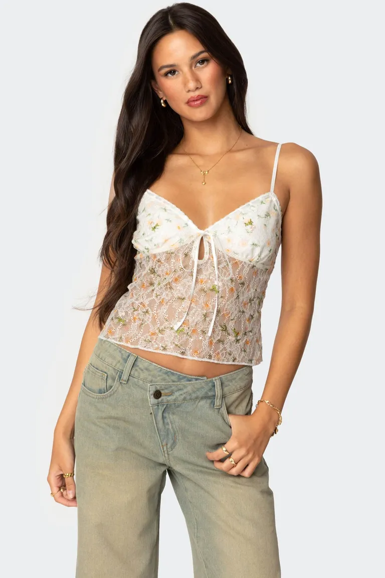 Top bordado floral traslúcido de Edikted en Tops para argentina