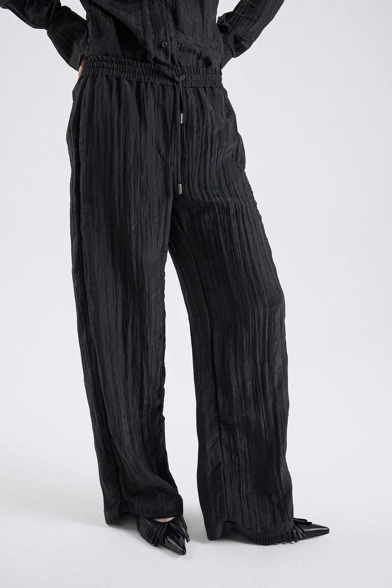 Pantalón de tiro medio con pierna recta y tajos en el ruedo para mujer de Maria Cher en Pantalones para argentina