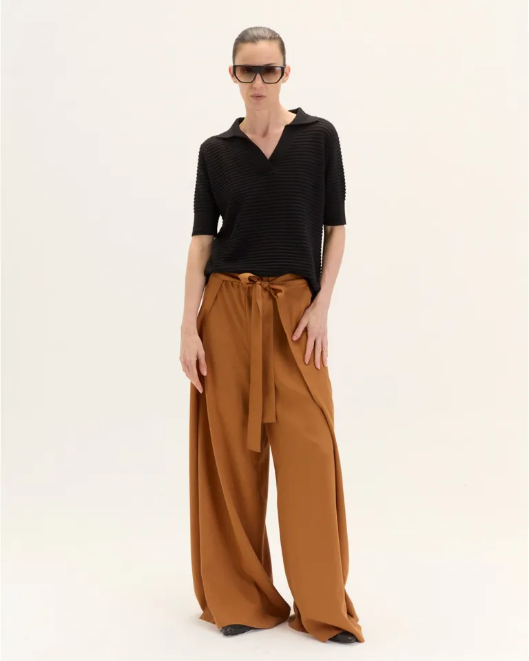 Remera de punto jersey con detalles en bastones horizontales de Blue Sheep en Remeras para argentina