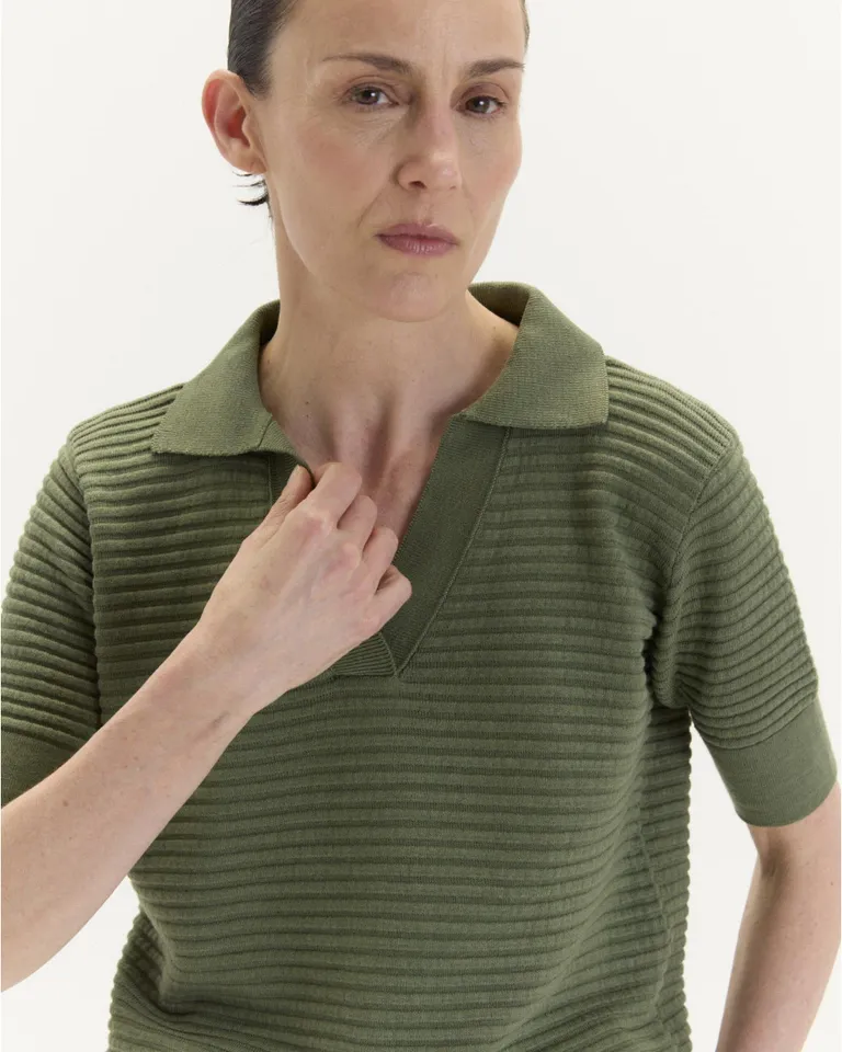 Remera de punto jersey con detalles en bastones horizontales de Blue Sheep en Remeras para argentina