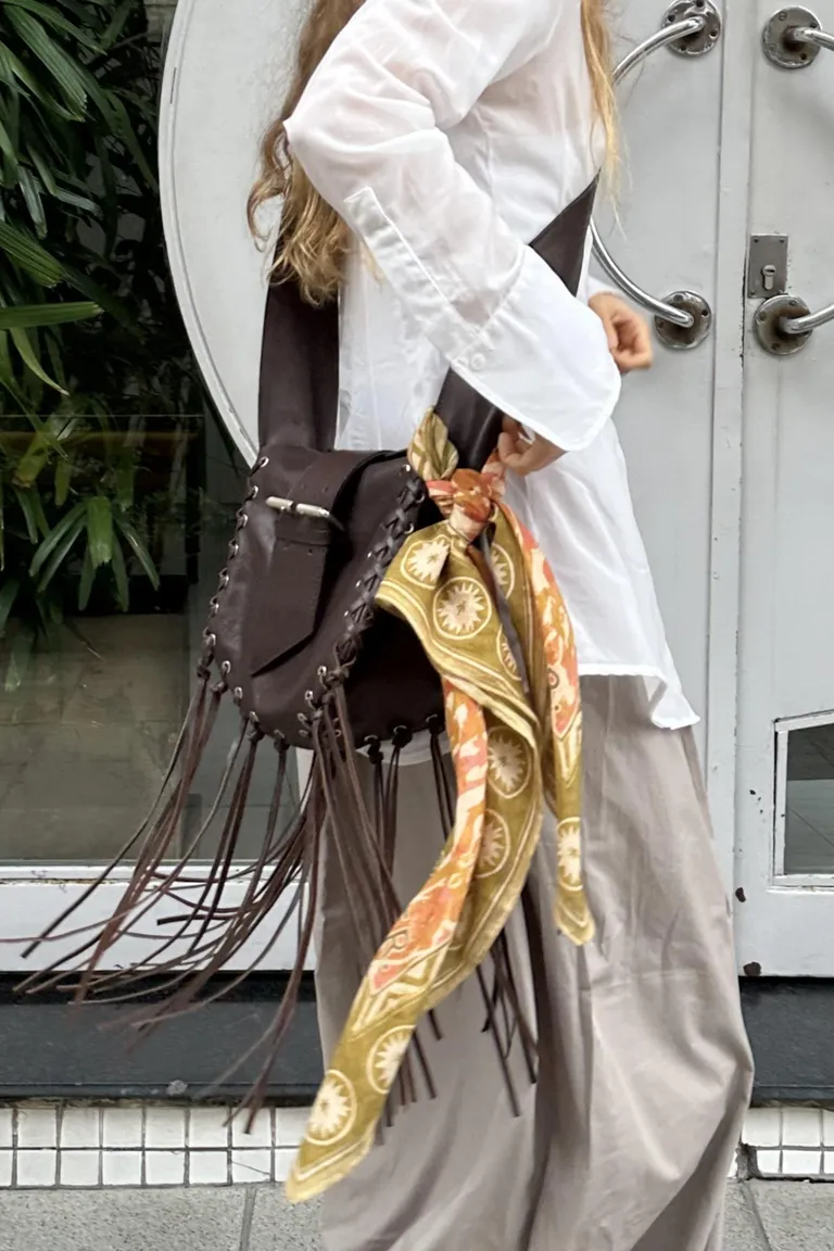 Pañuelo de Voile Ultrafino con Estampado Floral y Detalles Bordados de Maria Cher en Bufandas y Pañuelos para argentina
