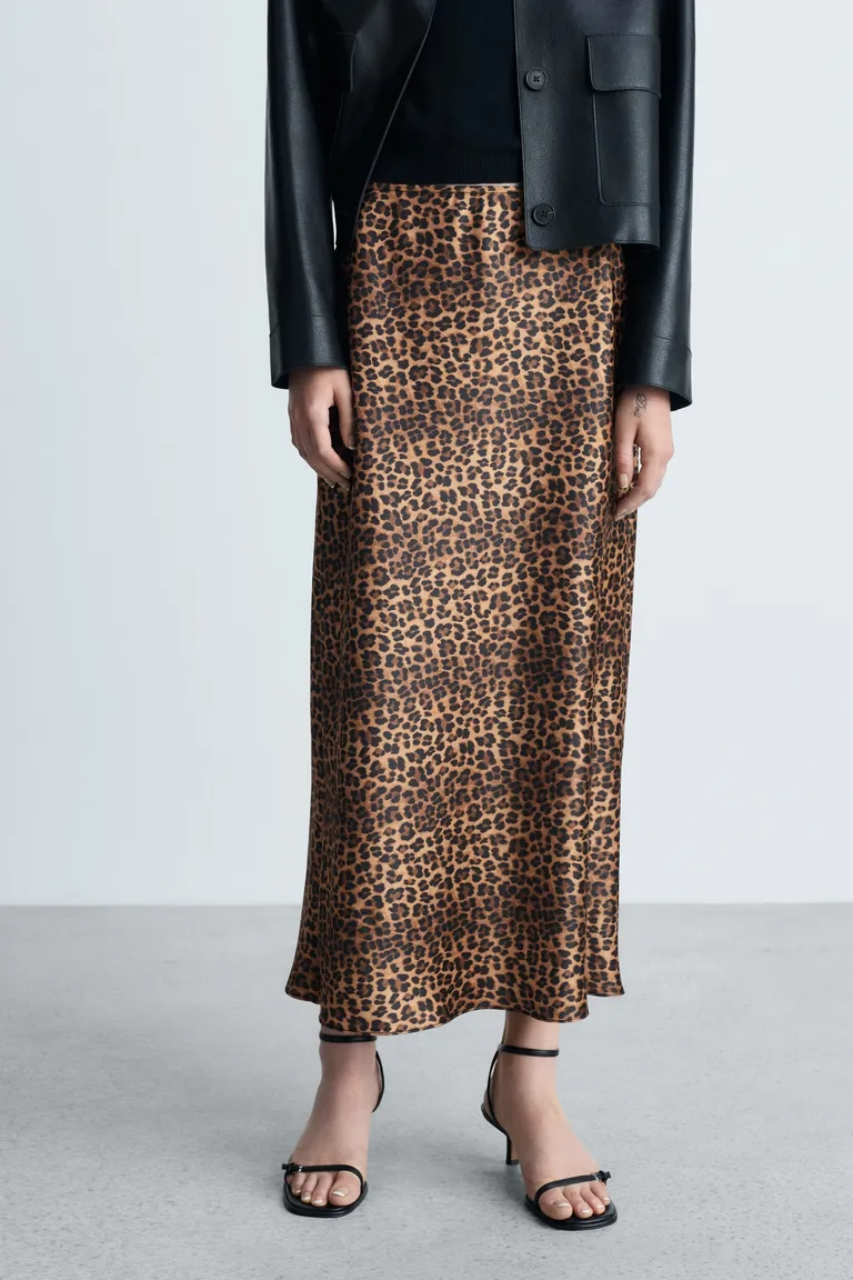 Falda satinada leopardo de Mango en Faldas para argentina