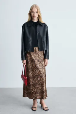 Falda satinada leopardo de Mango en Faldas para argentina