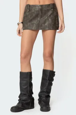 Mini falda short ecocuero lavado de Edikted en Shorts para argentina