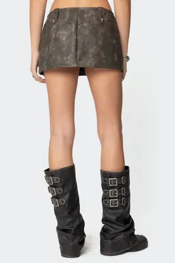 Mini falda short ecocuero lavado de Edikted en Shorts para argentina