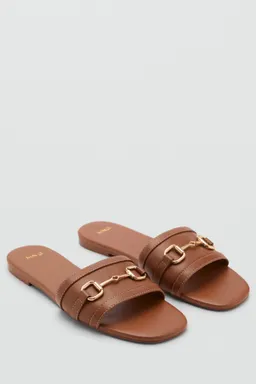 Sandalias cuero con hebilla de Mango en Sandalias para argentina