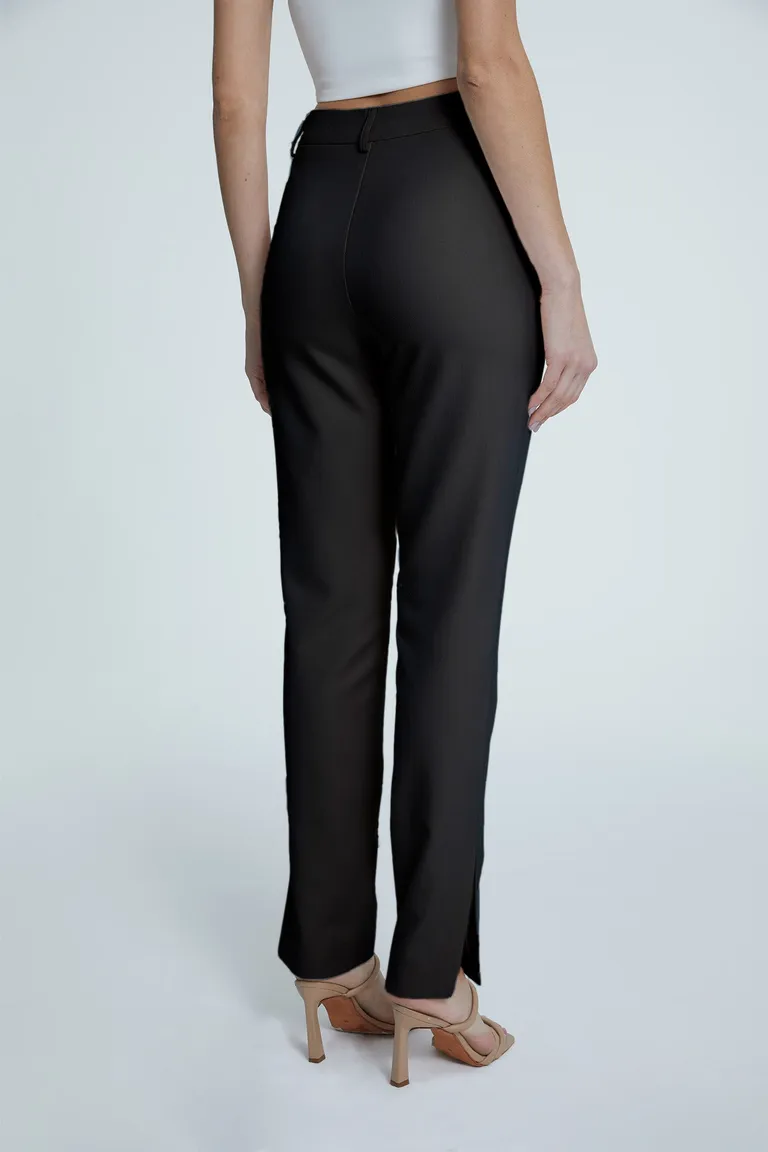 Pantalón negro de corte recto y cintura alta, prenda de vestir formal y elegante de Naíma en Pantalones para argentina