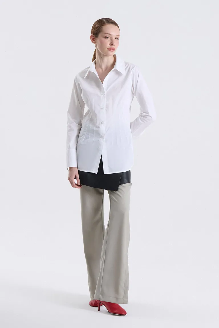 Camisa de mujer con pinzas en la cintura y cuello clásico de manga larga de Maria Cher en Camisas para argentina