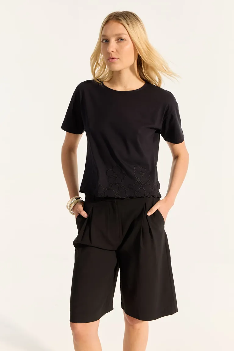 Remera de corte regular con detalle bordado en el bajo de Portsaid en Remeras para argentina